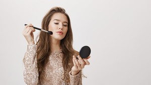 5 Rekomendasi Produk Makeup Jadul yang Aman dan Terdaftar BPOM, Mulai 7 Ribuan Saja!