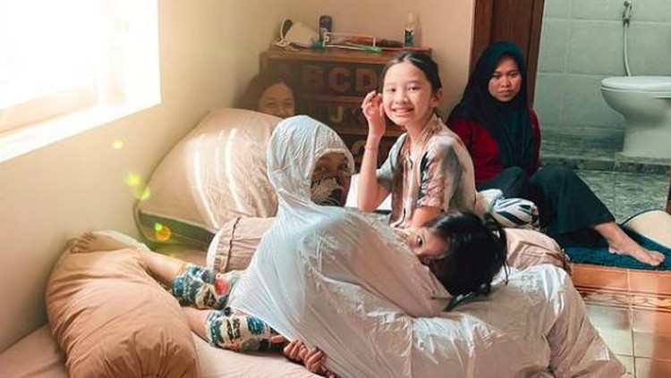 2 anak zaskia mecca positif corona