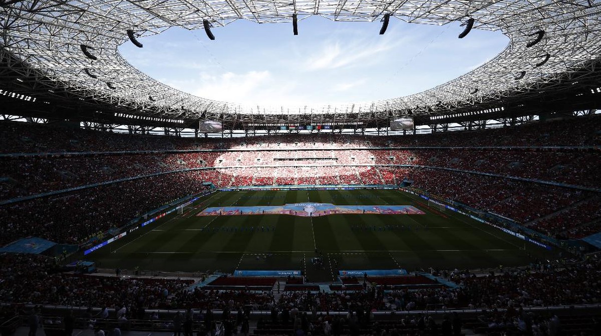 FOTO: Kemeriahan 60 Ribu Suporter di Hungaria vs Portugal