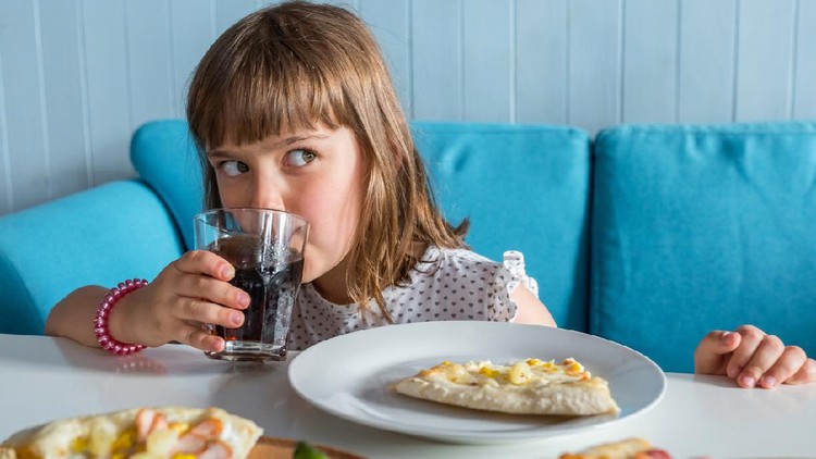 Anak makan Anak makan