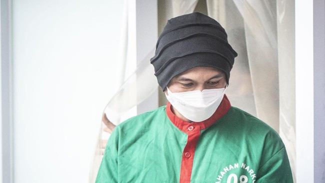 Musikus Erdian Aji Prihartanto alias Anji divonis dengan empat bulan rehabilitasi di Rumah Sakit Ketergantungan Obat (RSKO) Cibubur, Jakarta Timur