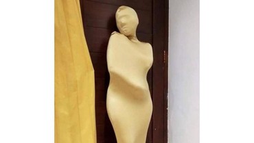 img-title Heboh Suami Sengaja Bungkus Istri bak Mumi, Pelaku Gangguan Seksual?