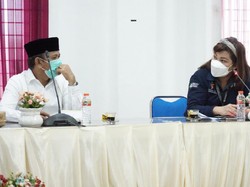 Heboh Bupati Aceh Besar dan Jilbab: Dulu ke Pramugari, Kini Utusan Kemenkes