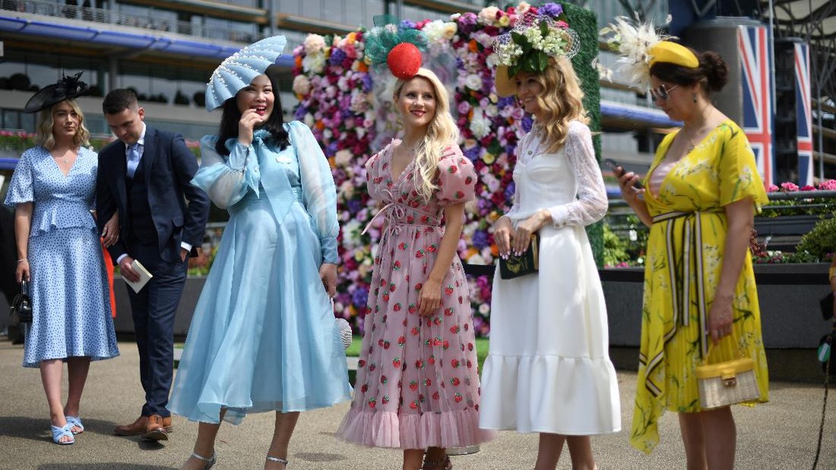 FOTO: Warna-warni Ceria Busana Royal Ascot 'Musim Pandemi'