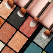 3 Jenis Warna Eyeshadow Palette dan Kegunaannya yang Harus Kamu Ketahui