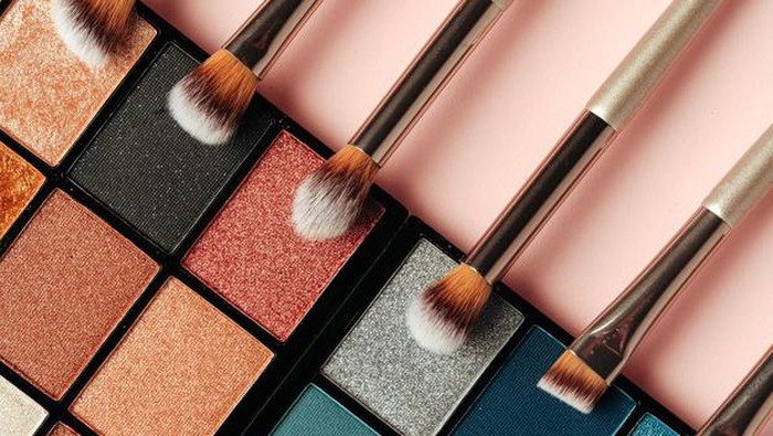 3 Jenis Warna Eyeshadow Palette dan Kegunaannya yang Harus Kamu Ketahui