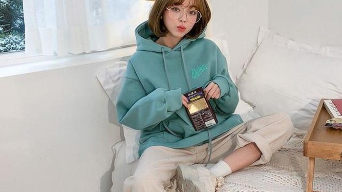 7 Boyfriend Outfit yang Bisa Kamu Pinjam, Dijamin Bikin Doi Gemas