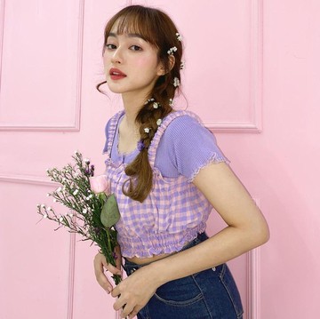 Tampil Cantik Bak Eonni Korea dengan 6 OOTD Manis ala Penyanyi Indah Kusuma