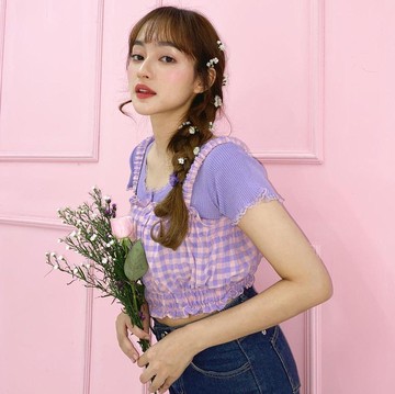 img-title Tampil Cantik Bak Eonni Korea dengan 6 OOTD Manis ala Penyanyi Indah Kusuma