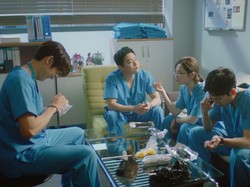 Kejutan Tak Terduga di Episode Pertama Hospital Playlist 2