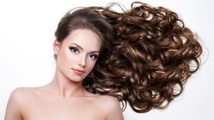 4 Bahan Alami untuk Membuat Rambut Wangi Sepanjang Hari