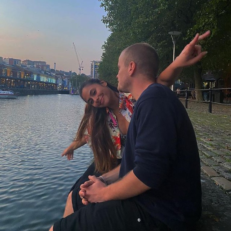 Valerie Thomas kembali memamerkan foto mesra bareng pacar bulenya. Yuk kita intip!