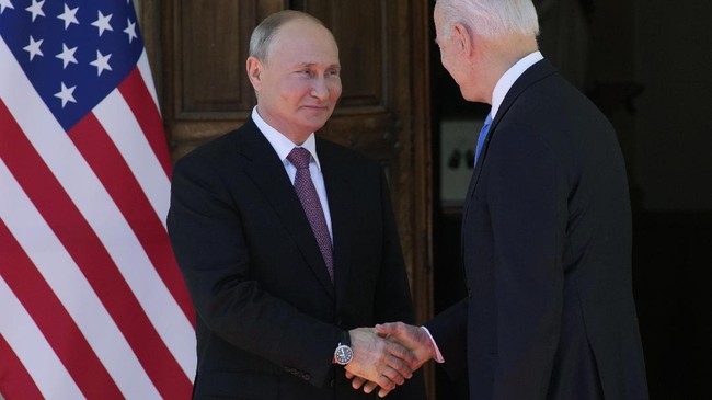 Pertemuan tatap muka perdana Presiden Amerika Serikat Joe Biden dengan Presiden Rusia Vladimir Putin berlangsung di Jenewa