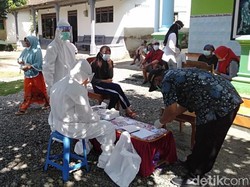 Satu Nakes Positif COVID-19 Saat Tracing-Testing Klaster Hajatan Banyuwangi