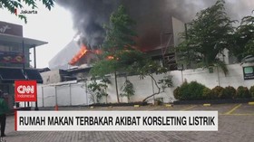 VIDEO: Korsleting Listrik Rumah Makan Terbakar