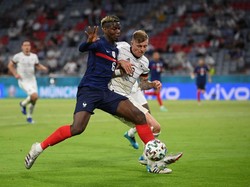 Paul Pogba Pindahkan Botol Bir saat Jumpa Pers, Mereknya Apa Sih?