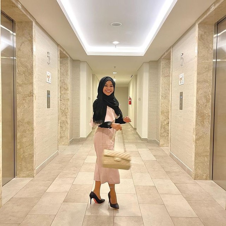 Penampilan Cimoy Montok Berhijab Disebut Mirip Lesti Kejora Seleb TikTok Cimoy Montok biasa tampil seksi kini ia berhijab. Ia pun disebut makin mirip dengan Lesti Kejora. Yuk kita intip!