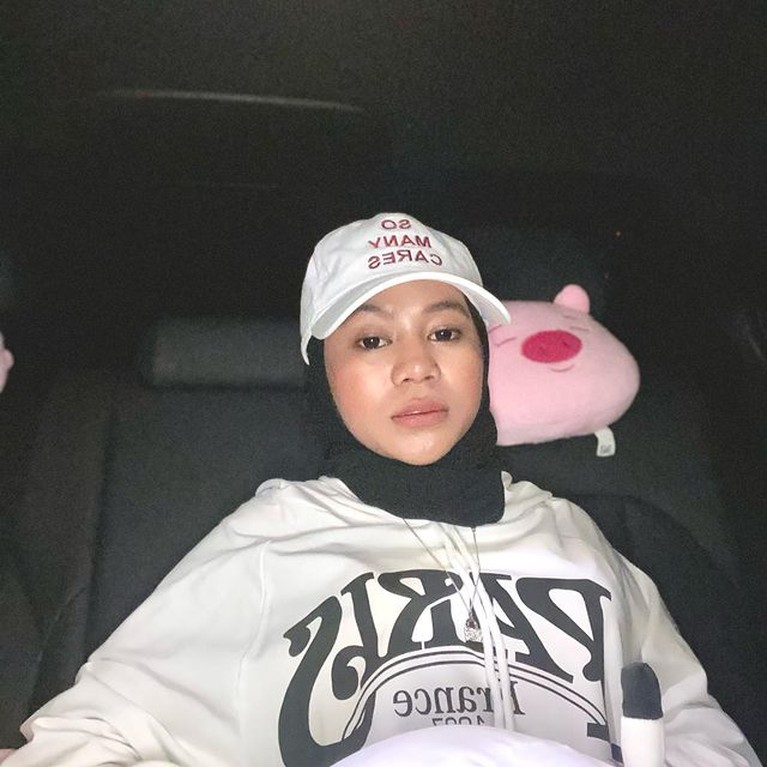 Penampilan Cimoy Montok Berhijab Disebut Mirip Lesti Kejora Seleb TikTok Cimoy Montok biasa tampil seksi kini ia berhijab. Ia pun disebut makin mirip dengan Lesti Kejora. Yuk kita intip!
