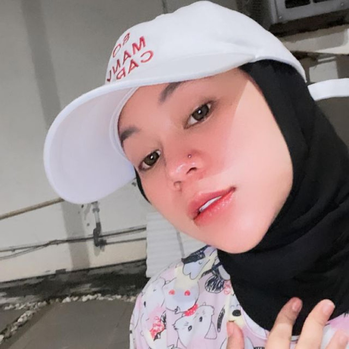 Seleb TikTok Cimoy Montok biasa tampil seksi kini ia berhijab&period; Ia pun disebut makin mirip dengan Lesti Kejora&period; Yuk kita intip&excl;