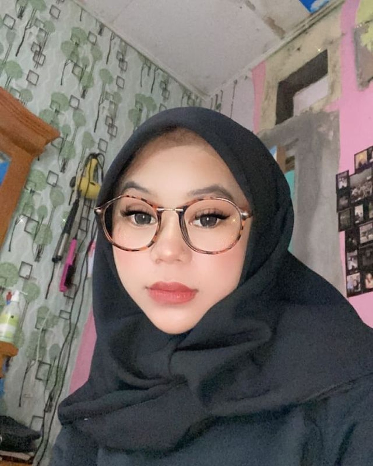 Seleb TikTok Cimoy Montok biasa tampil seksi kini ia berhijab&period; Ia pun disebut makin mirip dengan Lesti Kejora&period; Yuk kita intip&excl;