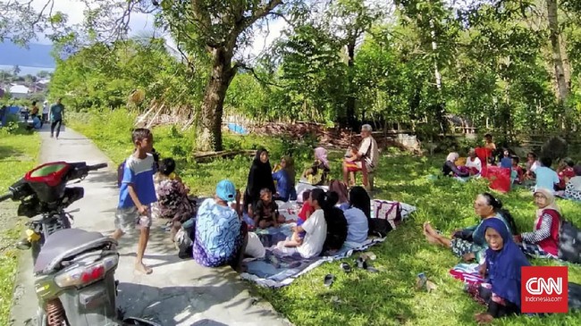 Gempa M 6,1 pada Rabu (16/6), memicu tanah amblas di Dusun Mahu, Desa Tehoru, Maluku Tengah.