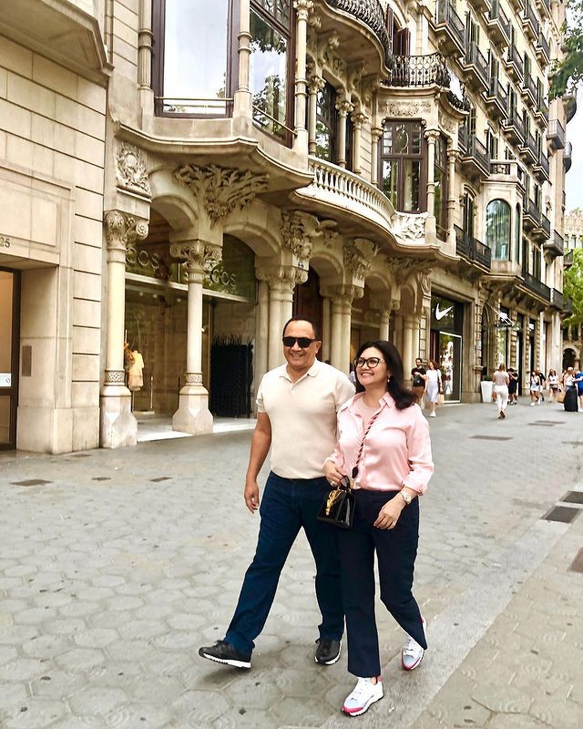 Bella Saphira secara terbuka bercerita tentang rumitnya pernikahan beda agama&period; Yuk kita intip potret harmonis keluarga Bella&excl;