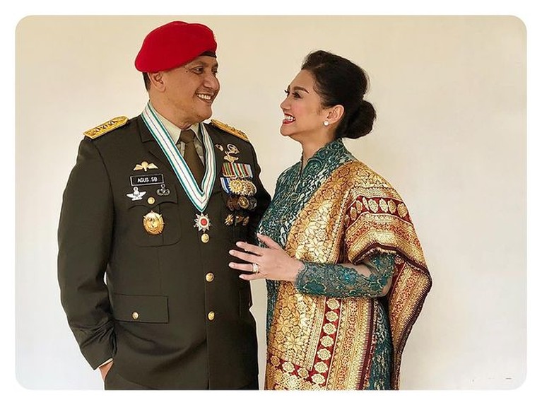 Perjuangan Bella Saphira Sebelum Menikah dengan Jenderal TNI Bella Saphira secara terbuka bercerita tentang rumitnya pernikahan beda agama. Yuk kita intip potret harmonis keluarga Bella!
