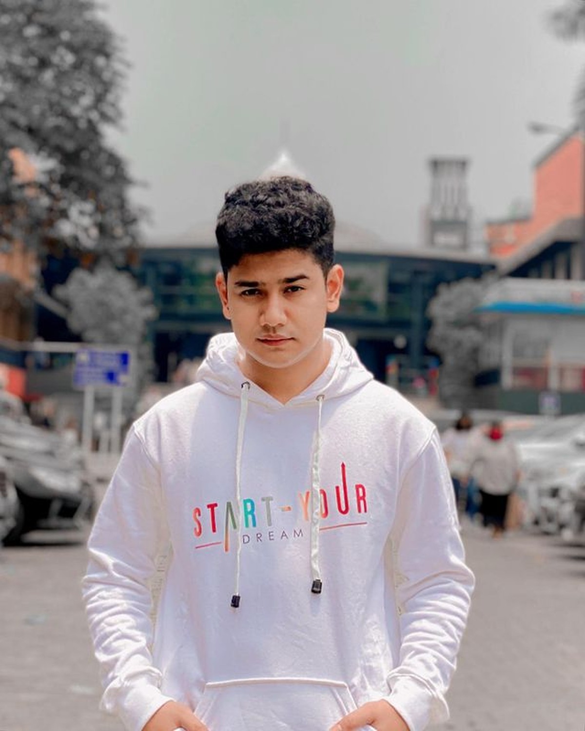 Syakir Daulay dikabarkan akan menikah muda karena unggahannya mencari vendor pernikahan&period; Yuk kita intip potret Syakir&excl;