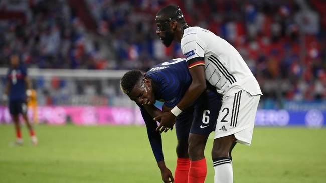 Gelandang Prancis Paul Pogba mengklaim bek Jerman Antonio Rudiger menggigitnya di laga Euro 2020 (Euro 2021). Rudiger pun diejek terinspirasi Luis Suarez.