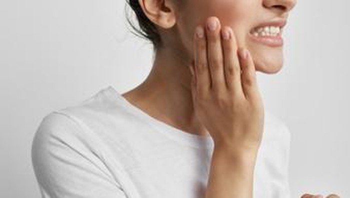 5 Cara Alami Atasi Gusi Bengkak dan Nyeri, Dijamin Ampuh!