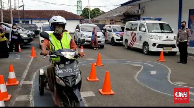SIM D merupakan legalitas bagi penyandang disabilitas untuk mengemudikan motor, sedangkan SIM D1 buat mobil.