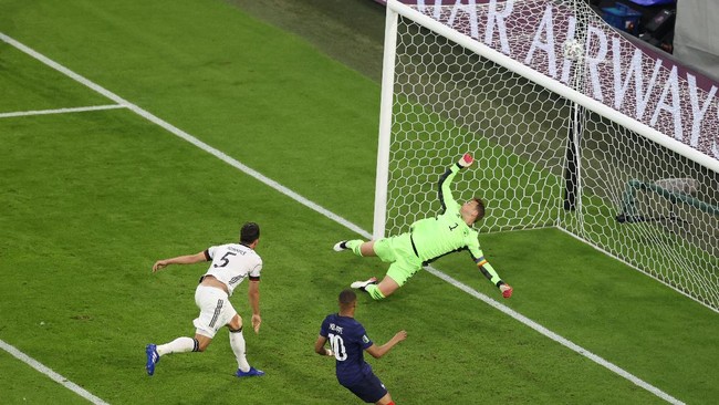 Kisah lucu terjadi saat anak Mats Hummels bersorak ketika sang ayah membuat gol bunuh diri di Euro 2020 (Euro 2021).
