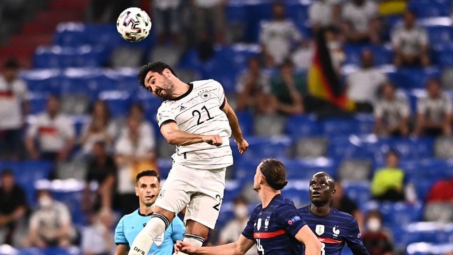 Prancis menang 1-0 atas Jerman di Euro 2020 (Euro 2021), tapi Didier Deschamps patut waswas dengan kemenangan tersebut.