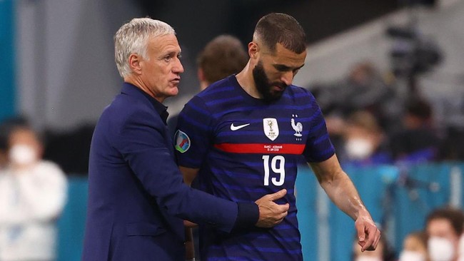 Jelang laga final Piala Dunia 2022 Argentina vs Prancis terendus masalah antara pelatih Prancis Didier Deschamps dengan bomber gaek Karim Benzema.