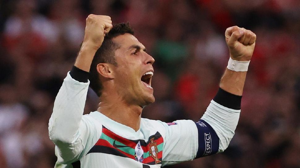 Download Cristiano Ronaldo Portugal Euro 2021 Gif
