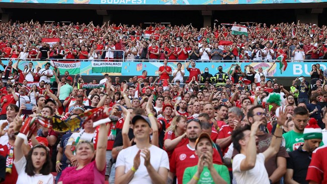 Laga Hungaria vs Portugal di Euro 2020 (Euro 2021) di Budapest dihadiri lebih dari 60.000 penonton atau kapasitas maksimal stadion.