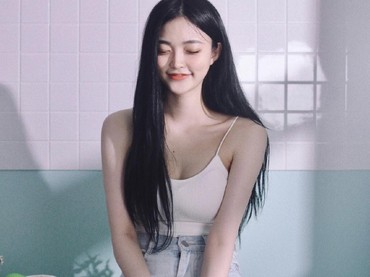 Jadi BJ Seksi di Usia Muda, Somyi eks DIA Tuai Kontroversi
