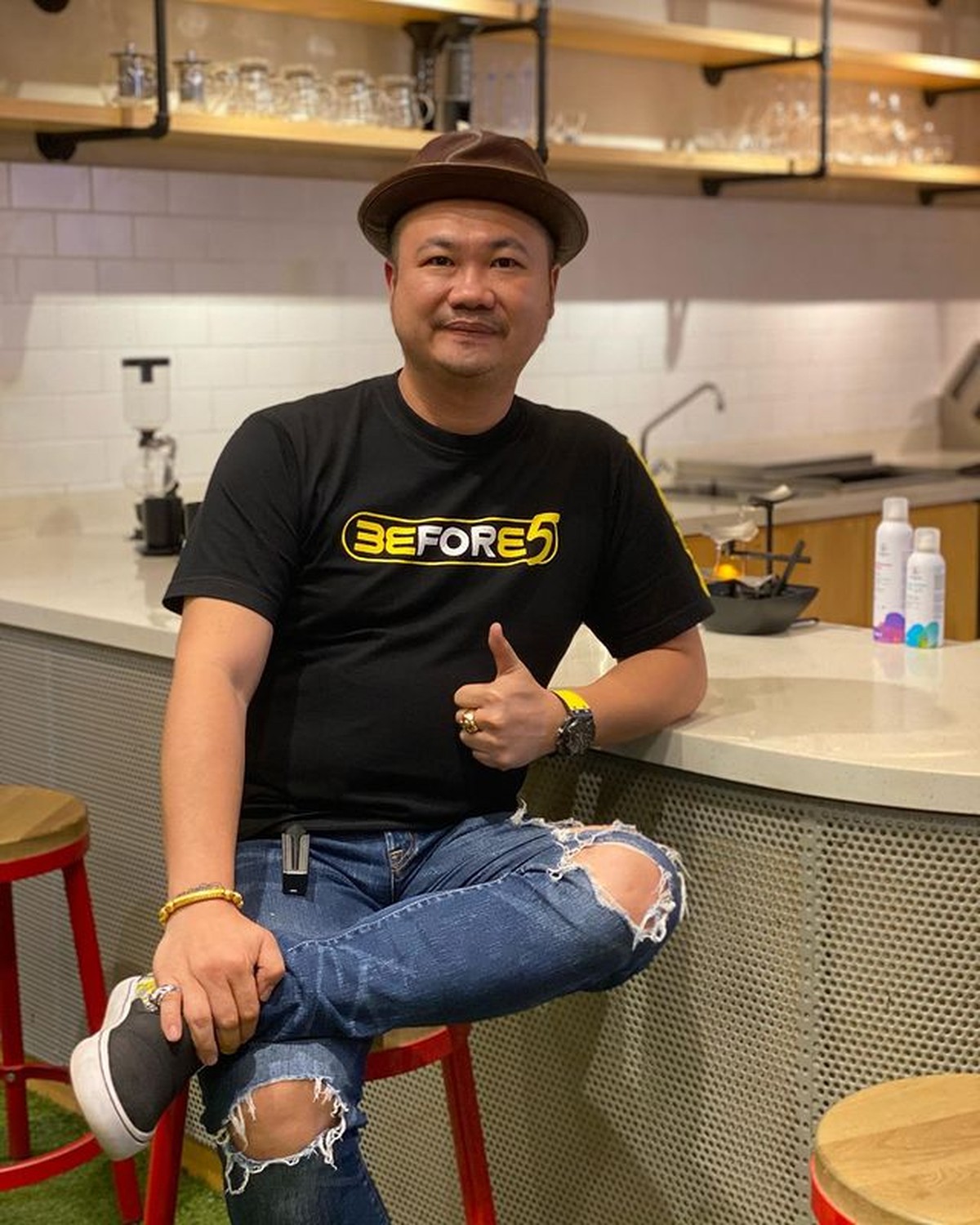 Seorang pengusaha viral karena beri Lesti dan Billar hadiah berupa mobil mewah&period; Yuk kita intip siapa sosok Basuki Surodjo&excl;