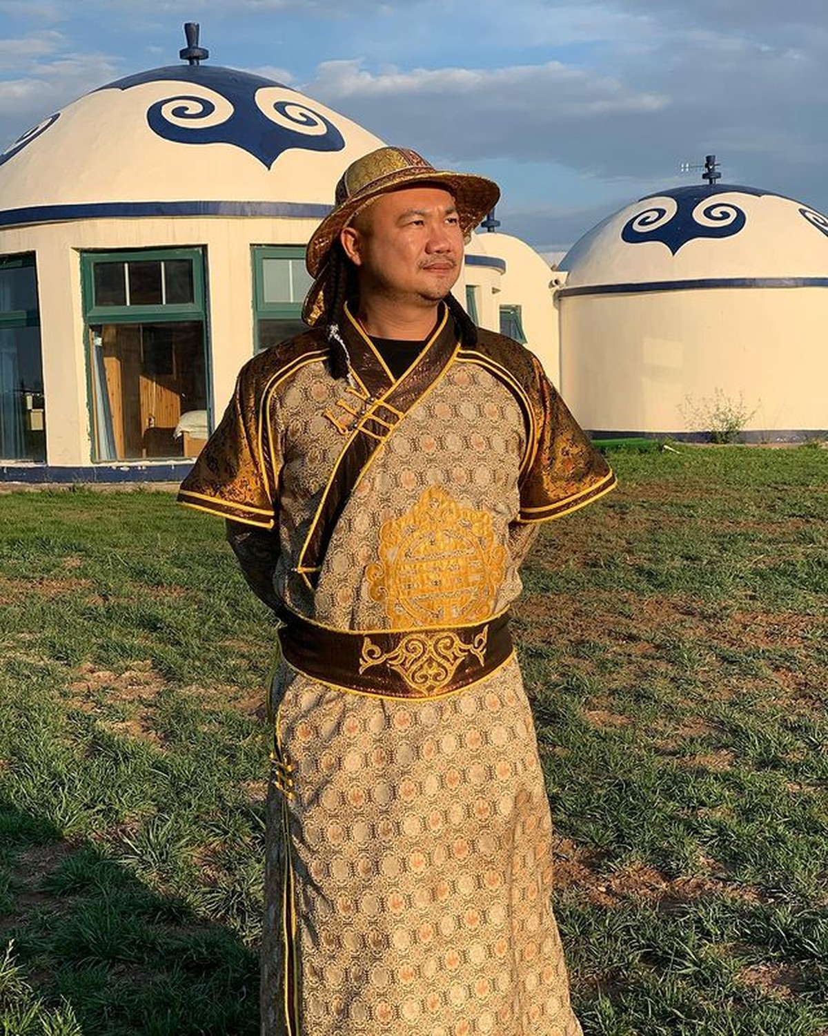 Seorang pengusaha viral karena beri Lesti dan Billar hadiah berupa mobil mewah&period; Yuk kita intip siapa sosok Basuki Surodjo&excl;