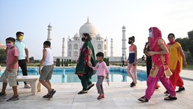 FOTO: Berbondong-bondong Lagi ke Taj Mahal