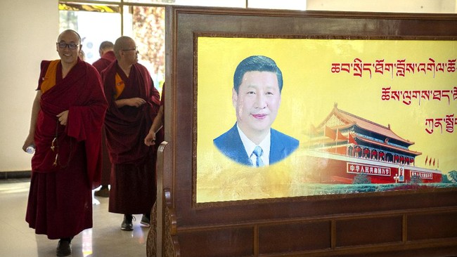 Dalai Lama--pemimpin spritual Buddha yang terasingkan dari Tibet--telah dilabeli China sebagai sosok separatis yang berbahaya.