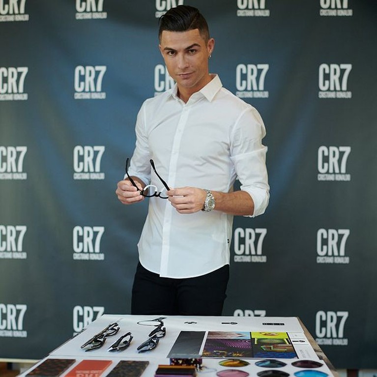 Ulah Cristiano Ronaldo yang Bikin Coca-cola Rugi Besar Ulah Cristiano Ronaldo yang Bikin Coca-cola Rugi Besar