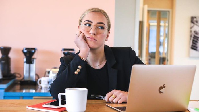 Terlalu Lama Zoom Meeting? Lakukan Cara Ini Untuk Mengatasi Zoom Fatigue Ketika WFH