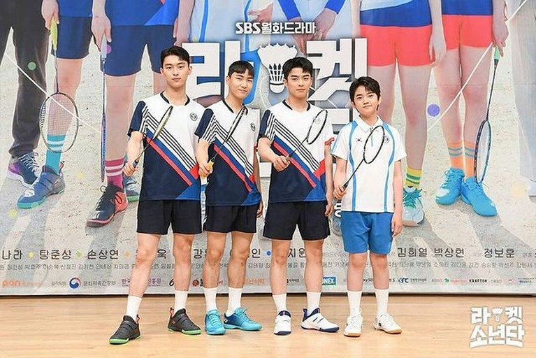 Adegan Drama Korea Racket Boys yang Dianggap Lecehkan Indonesia Drama Korea Racket Boys sedang jadi perbincangan karena dianggap lecehkan Indonesia. Yuk kita intip potret adegannya!