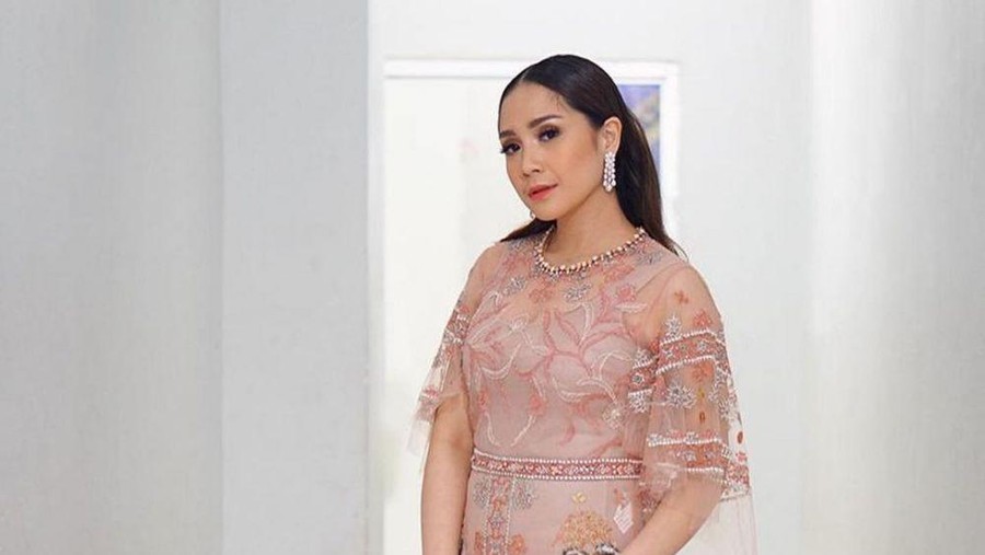 Adu Gaya Nagita Slavina dan Ayu Tingting