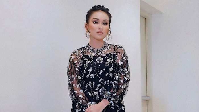 Ayu Ting Ting Memulai Kariernya Sebagai Penonton Bayaran, Ini 5 Seleb Lain yang Memiliki Kisah Serupa