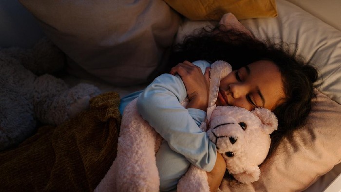 Anak Takut Gelap? Lakukan 4 Cara Ini untuk Mengatasinya