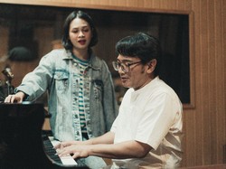 Andien dan Mondo Gascaro Perbarui Duet Chrisye dan Vina Panduwinata