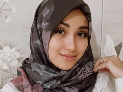 Gaya Ayu Ting Ting Berhijab, Manglingi Sampai Bikin Robby Purba Ingin Nikah