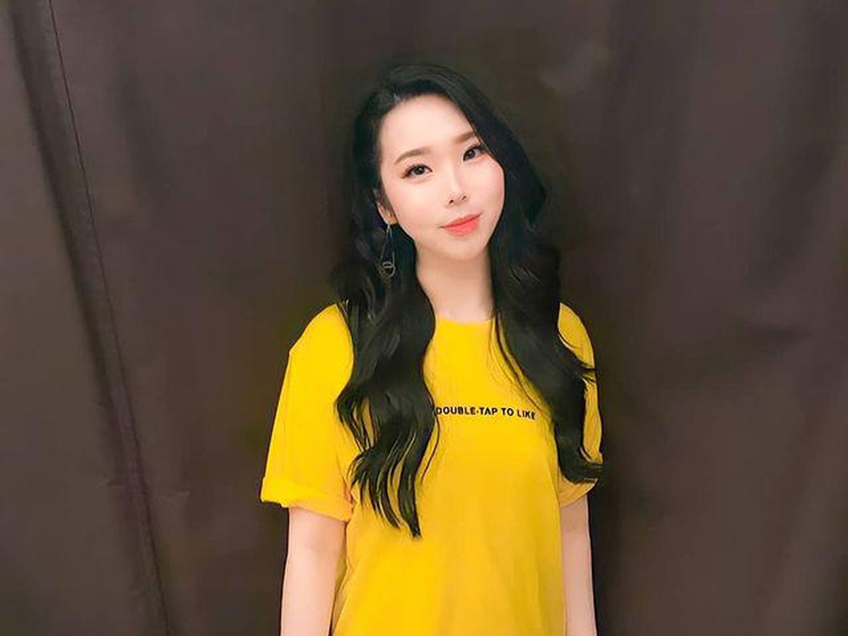 Seorang wanita yang bernama Bellahwa viral di TikTok karena mengaku nyaman berhijab padahal memeluk Nasrani&period; Yuk kita intip potretnya&excl;